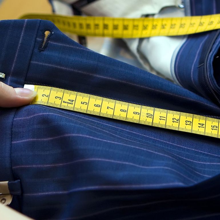 Retouches haute couture : ajuster un vêtement avec précision